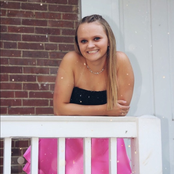 Meet your Posher, Lauryn - Picture 1 of 1